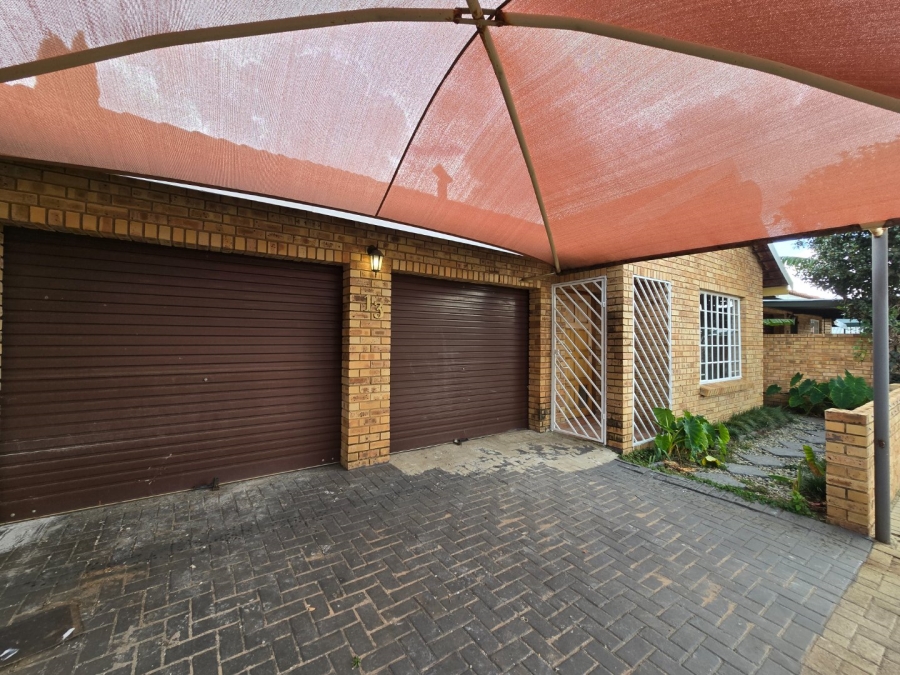 3 Bedroom Property for Sale in Miederpark North West